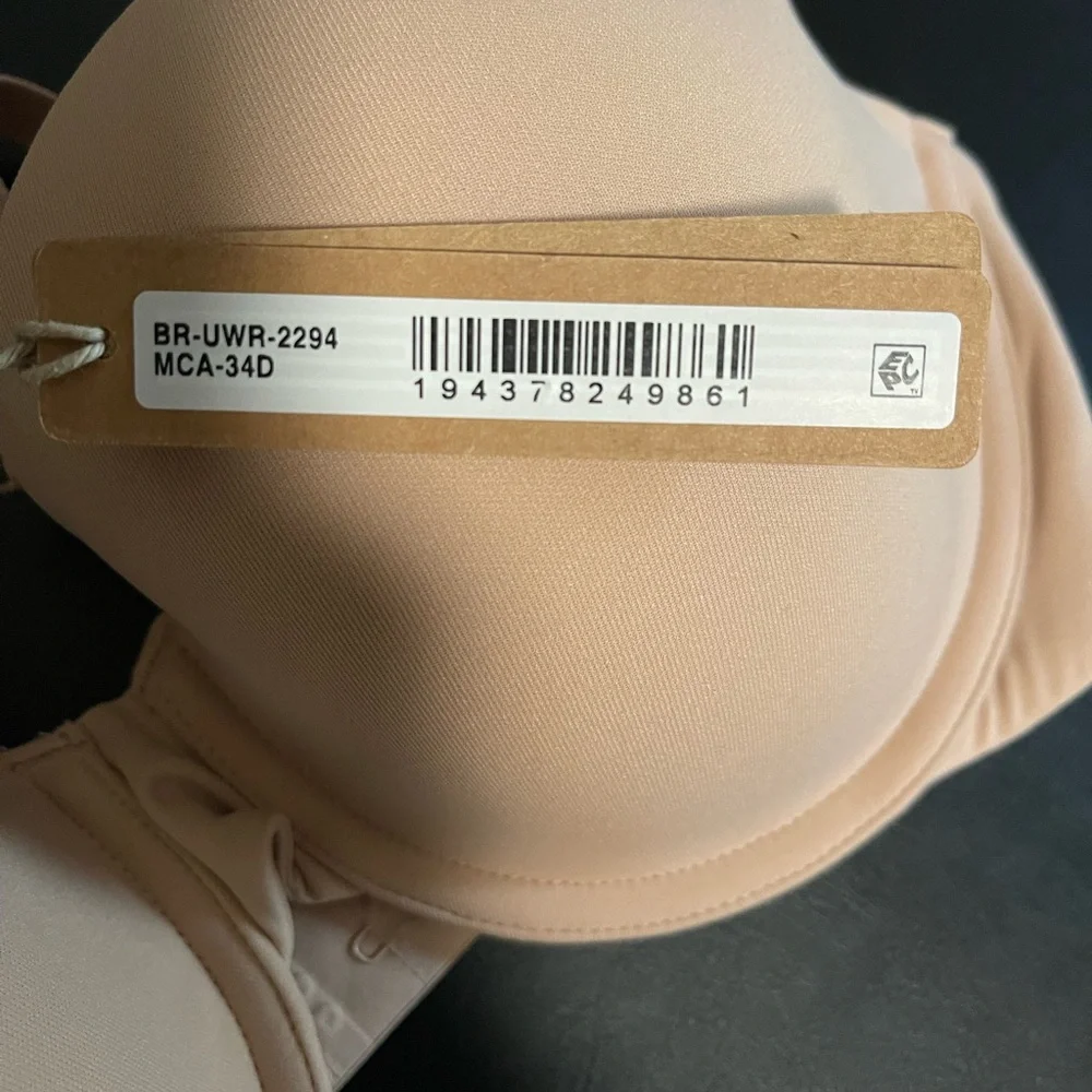 SKIMS fits everybody tshirt bra - Picture 3 of 3